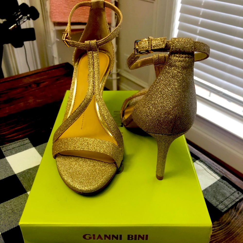 Gianni Bini sand gold 3” heel never worn
